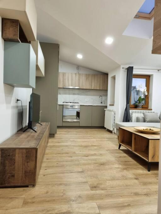 Cozy Apartment Near City Center Bukarest Exterior foto