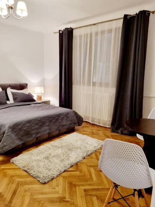 Cozy Apartment Near City Center Bukarest Exterior foto