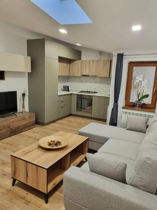 Cozy Apartment Near City Center Bukarest Exterior foto