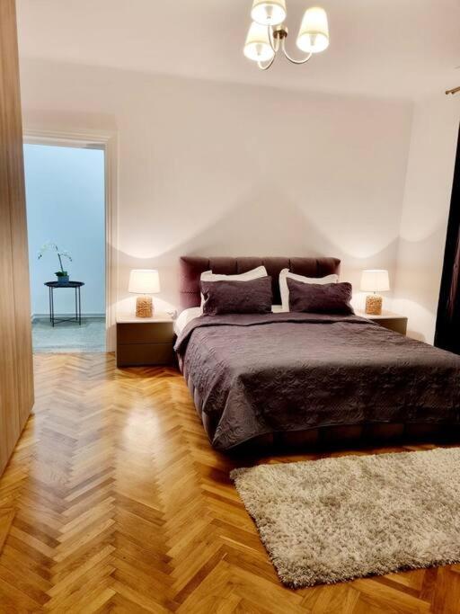 Cozy Apartment Near City Center Bukarest Exterior foto