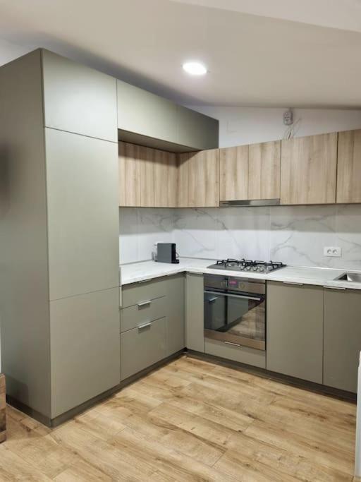 Cozy Apartment Near City Center Bukarest Exterior foto